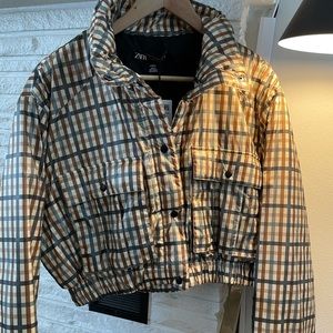 Super cute Zara cropped light weight plaid puffer for spring!